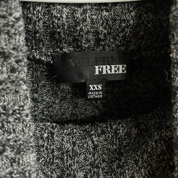 2 Wilfred Free Turtlenecks - Picture 3 of 4
